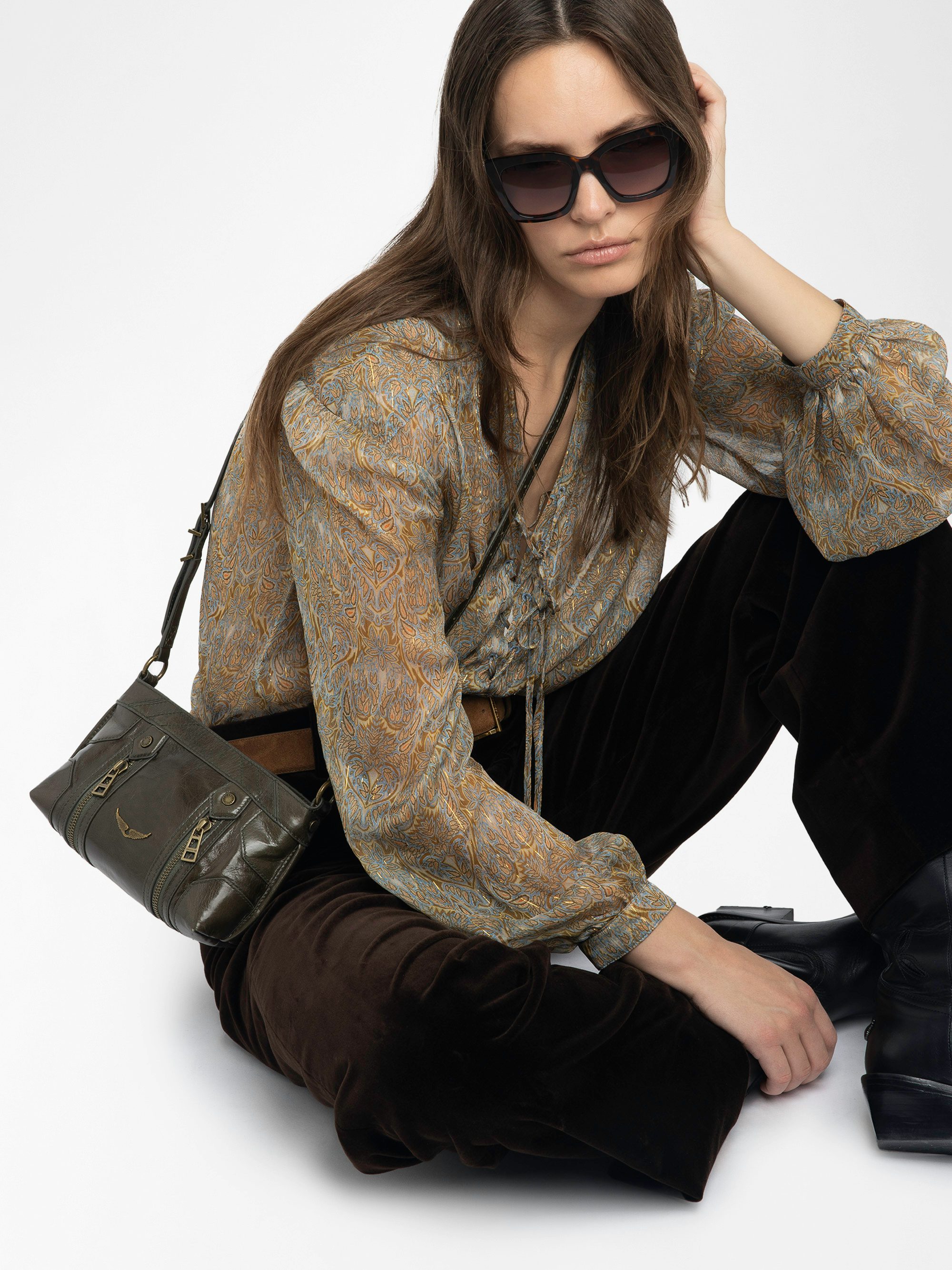 Sunny Mood Vintage Patent Bag - Small vintage-inspired patent leather bag with adjustable shoulder strap and wing signature.